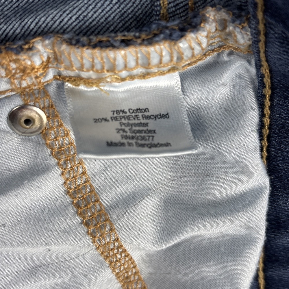 St. John's Bay Women's Plus Size 16W Denim Capri Pants Medium Wash Stretch - Picture 6 of 7
